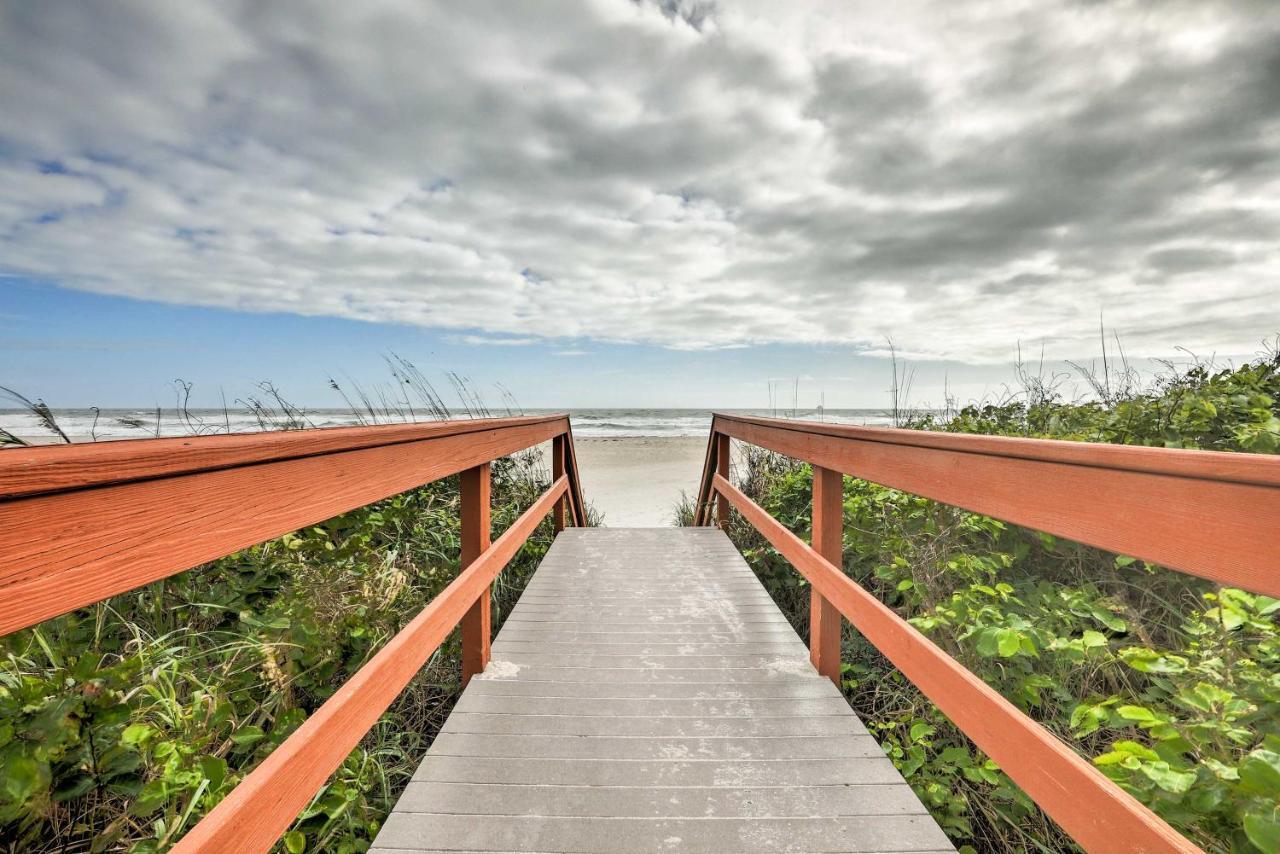 Oceanfront Cocoa Beach Condo With View Walk To Pier Bagian luar foto