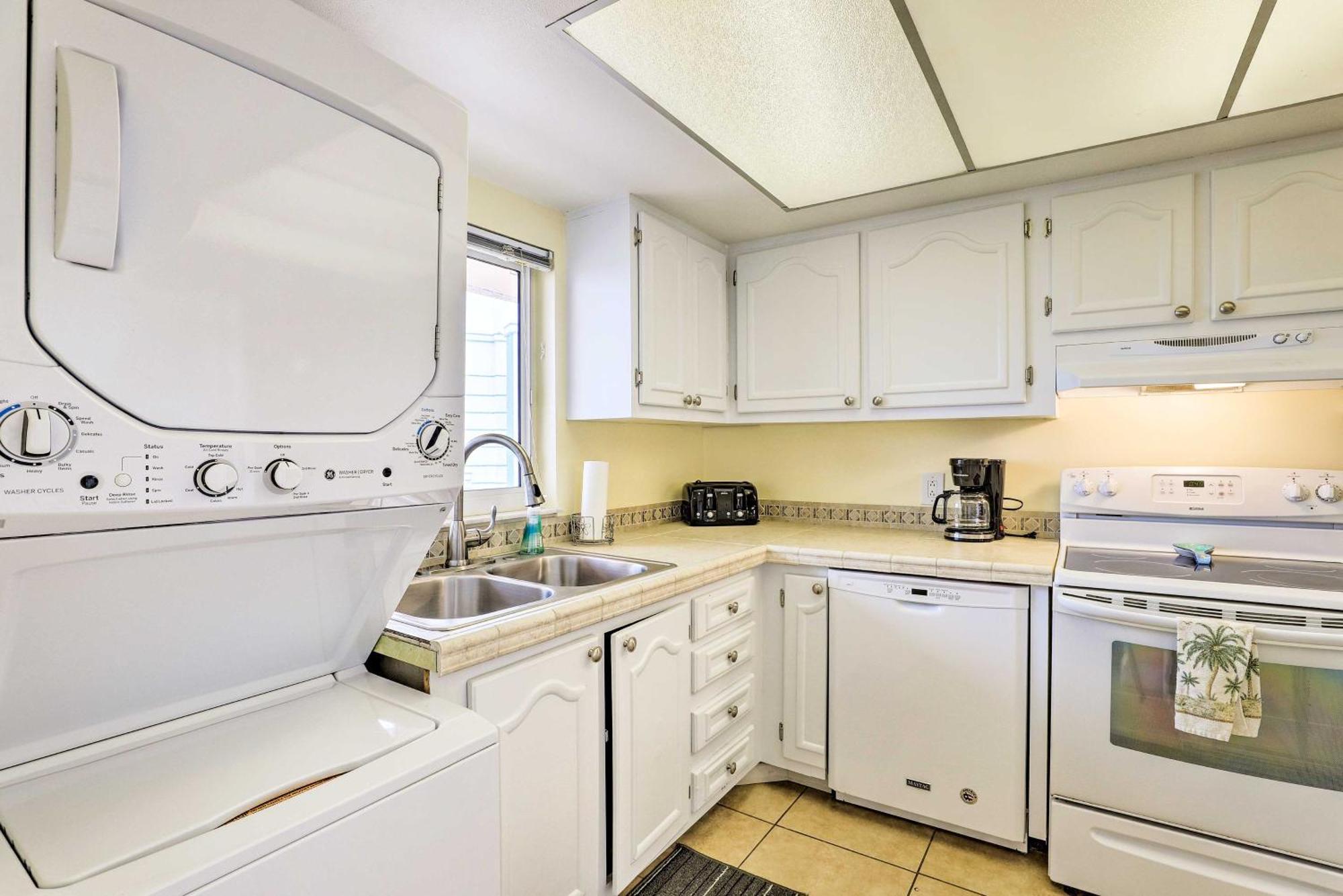 Oceanfront Cocoa Beach Condo With View Walk To Pier Bagian luar foto